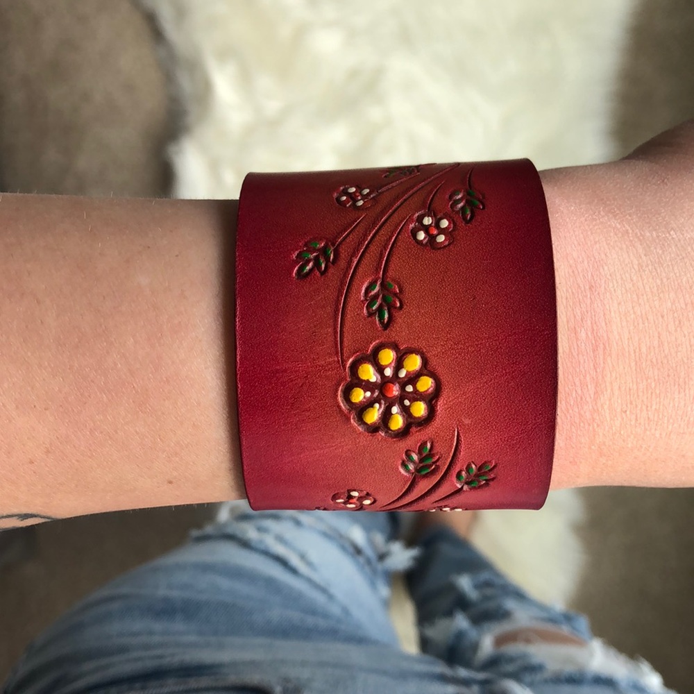 Leather stamped cuff - Picture 4 of 5